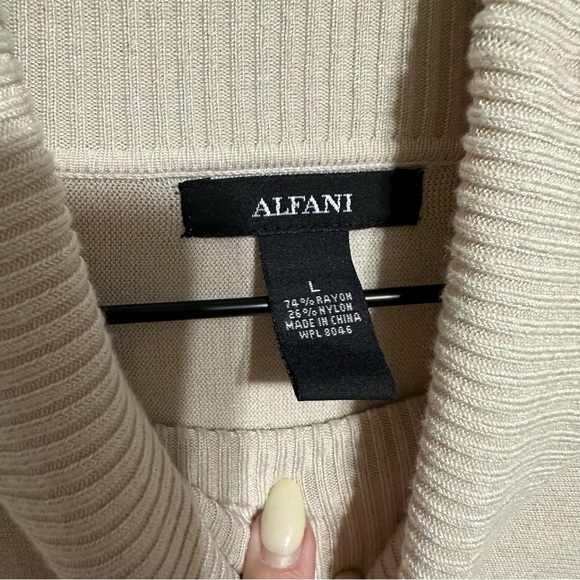 Women’s Alfani Turtle Neck Cream Long Sleeve Ruffle Sweater Size Large - Picture 6 of 8